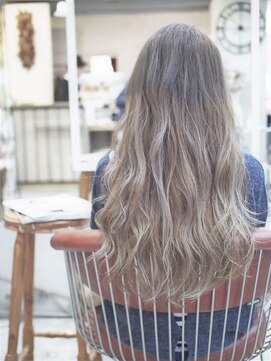 コニ(Coni) ♪Coni♪ロングウェーブ・ベージュグラデーション