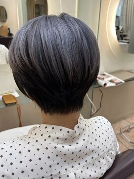 松本平太郎美容室 銀座パートフォー(PART４) グレーアッシュ　大人のショート/30代40代50代60代