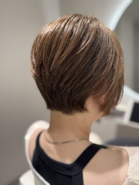 アンサー(answer) 明るい白髪染め×ショートボブ