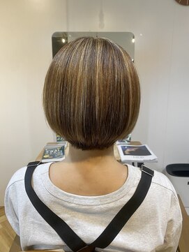 リプク(Rip-Ku18) 立体感ハイライトでつくる艶ショートボブ【箕面船場】