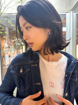 ウエストリー(WESTORY) レイヤーミディアム/外ハネ/アッシュカラー/20代/30代