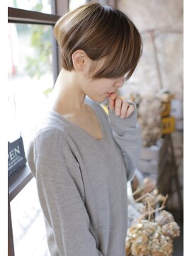 カライング(ing) 大人可愛い20代30代40代黒髪前下がりショートボブ丸みショート◎