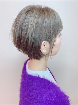 フレイストート(Frais Tout) 大人可愛いショートボブ ブリーチ ハイライト 髪質改善