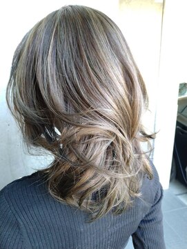 ロッサ(ROSSA) 脱白髪染めハイライト/ビタミンカラー/インナーカラー