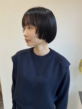 モーメント(a moment) 前上がりライン x ショートボブ