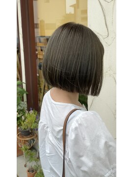 ヘアースペース サイ(Hair Space SAI) 前下がりボブ×オリーブグレー
