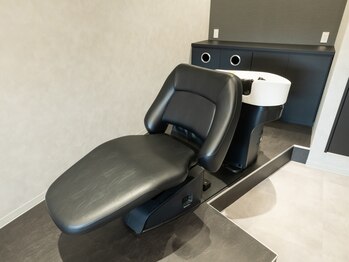 ビーコヘアー(BE-CO hair)の写真/贅沢な完全個室で、あなたにぴったりのヘアスタイルを実現。マンツーマン施術で理想のスタイルを叶えます。