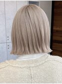 グレージュ切りっぱなしボブ前髪ありミニボブミルクティベージュ