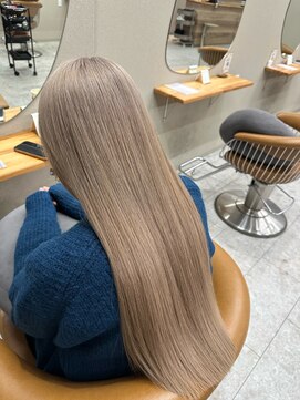 シカ 神戸三宮元町店(Cica) ホワイトミルクティー　ベージュ　ブリーチ　ダブルカラー　神戸