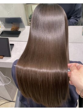 キュア 表参道(CURE) #黒髪#グレージュカラー#ココアベージュ#ヘルシーロング#表参道