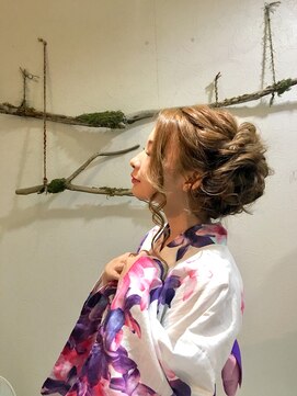 ヘアセットサロンエッジ(Edge) 超ロングさんのグルグル巻き付けアップスタイル