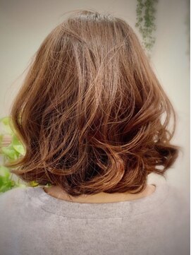 ダマーニ 表参道(DAMANI) シルエットにこだわったフェミニンデザインカラー外ハネボブ