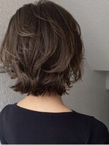 ドゥ(Du)&nbsp;ショートボブ　外ハネスタイル　ダークブラウン