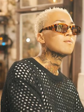 サンディーズバーバーショップ(Sandees) 金髪ボウズイージードリルイージーパンク