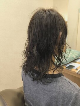 ウイバイファースト(u'i by first) オリーブグレージュカラースタイル