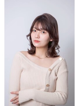 ルフュージュ バイ プロデュース 相模大野店(Refuge by Produce) 外ハネミディアム/ココアブラウン/バタフライカット