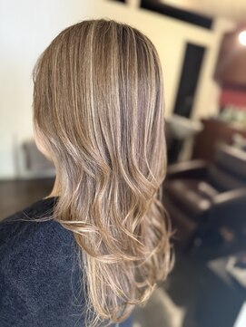 アンジー(an'gie) ベージュ白髪ぼかしハイライト