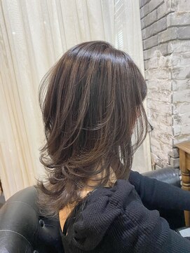 ファンド 千葉(fand) 白髪ぼかしハイライト/ミニウルフ/流れるレイヤー／マッシュ