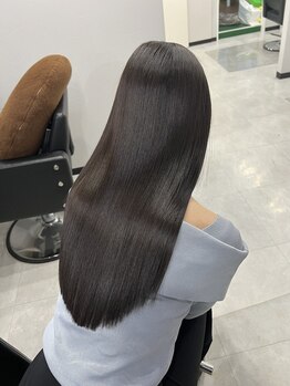 アンダーバーホワイト 浜松店(_WHITE)の写真/ブリーチ毛もOK☆傷まずにかけられるから、もう諦めなくても大丈夫♪【髪質改善縮毛矯正クーポンも有！】