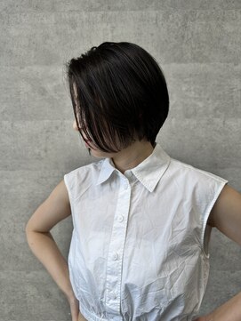ルイス(L'wis) パーカーやタートルネックにおすすめショートカット