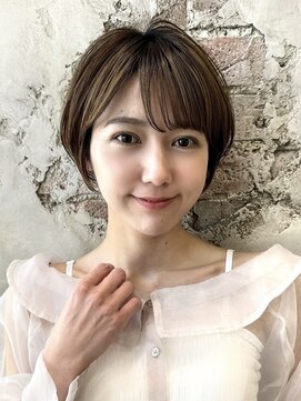 アフロート ルヴア(AFLOAT RUVUA) コンプレックス緩和小顔ショート 丸顔面長絶壁 新宿