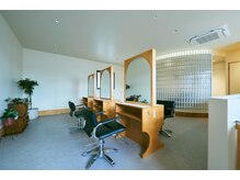 ユラリクの雰囲気（シンプルな中にアクセントを使ったセットブース）