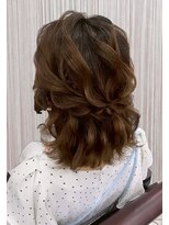 ベルグロー 北新地(BELLEGROW)&nbsp;巻き髪ハーフアップ｜梅田・北新地ヘアセット