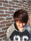 ほんのり前下がりの小顔ショート