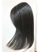 ウィロー(WILLOW)&nbsp;【WILLOW】ハイライトとダークモノトーンのカラー(井下貴史)