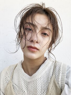 アイティー バイ アルバム 中野店(IT by ALBUM) ヒモアレンジ_耳かけウェーブパーマフォギーベージュ_37431