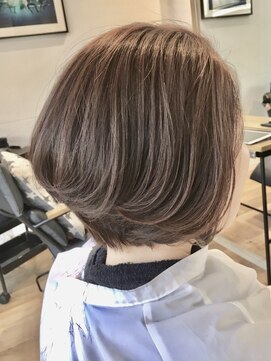 ムルチュラカメアリ(muruchura KAMEARI) ヘムライトのミニボブラベージュ