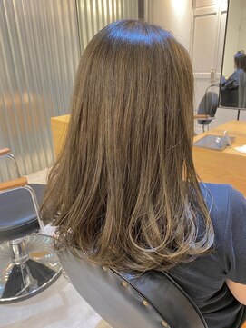 ジーナ 渋谷駅前(Zina) エアリーミディショートパーマ黒髪ホワイトアッシュ