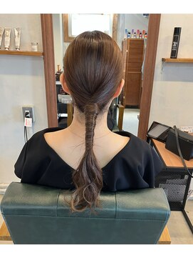 アイノベル(‘Inovel’) 艶あり綺麗めヘアセット