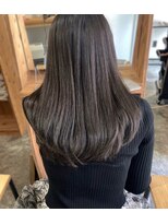 根元白髪染め×くすみベージュ　ワンカールセミロング