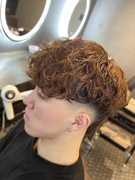 ワールドシップモトマチ(WORLD SHIP MOTOMACHI) スペインカール　フェードカット