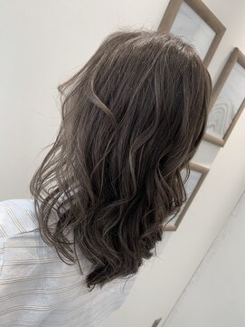 ツリーズ(Trees) グレージュカラー