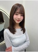 ミディアムレイヤーストレートヘア