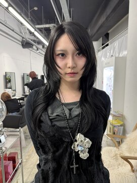 ピア ヤクイン(Pia Yakuin) シールエクステ/ハッシュカット/レイヤーカット