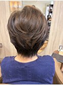 明るめ白髪ぼかしでふんわりショート