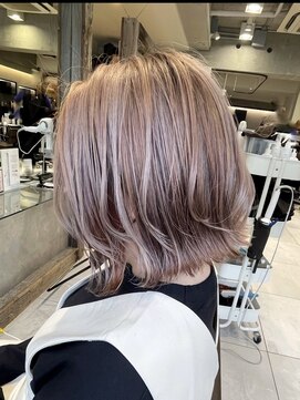 トルネード(TORNADO) 外国人風シャドールーツ ピンクベージュ レイヤーボブ t1124