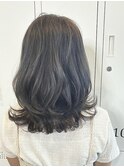 スモーキーグレージュ