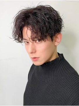 リヴ オオサカ(LIV OSAKA) 七三センターパートアップバング波巻きスパイラルパーマツイスパ