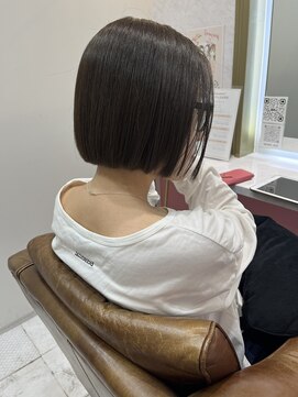 ザトエル 栄(THE TOEL) ベージュブラウン髪質改善メテオカラー切りっぱなしボブ