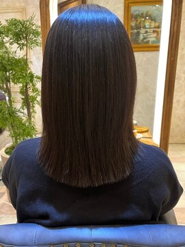 ダブルバイグリッター(W by GRITTERs) 縮毛矯正　切りっぱなしミディアム　暗髪ヘア　ツヤツヤ