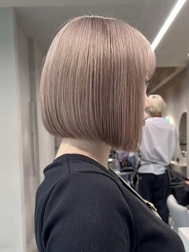 ソル ジングウマエ(SOL JINGUMAE) ハイトーンカラータッセルボブ切りっぱなしボブ外ハネボブ顔周り