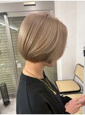 透明感ベージュショートボブ