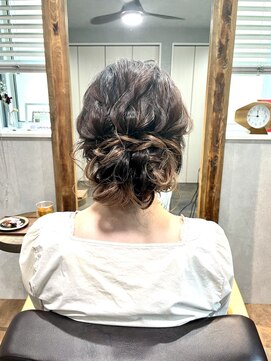 ベルトオブヴィーナス(Belt of venus) カジュアルからパーティーまで☆ふんわり下めアップ