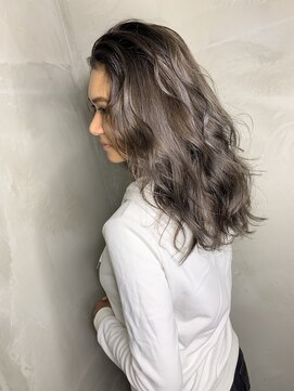 メリー(merry craftsman's factory) 外国人風バレイヤージュ、ハイライトカラーアッシュグレージュ