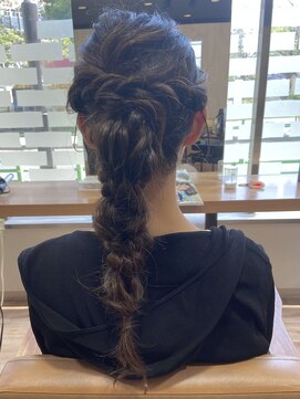 ヴィサージュクルー(VISAGE crew) 高めにまとめた編み下ろしデザイン！