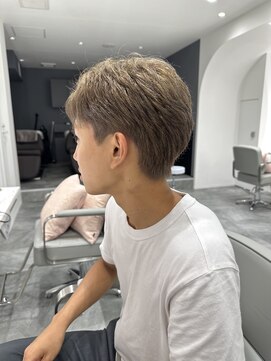 リュール バイ ヘッドライト 北千住店(lueur by HEADLIGHT) ブリーチカラー　ビジネスショート　アップバング